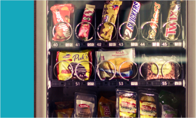 Snacky a sladkosti v automate SNACK2GO